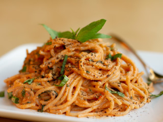 Easy Tomato Basil Cream Pasta