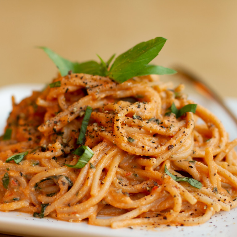 Easy Tomato Basil Cream Pasta