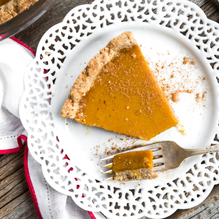 Pumpkin Pie with Pecan Oat Crust